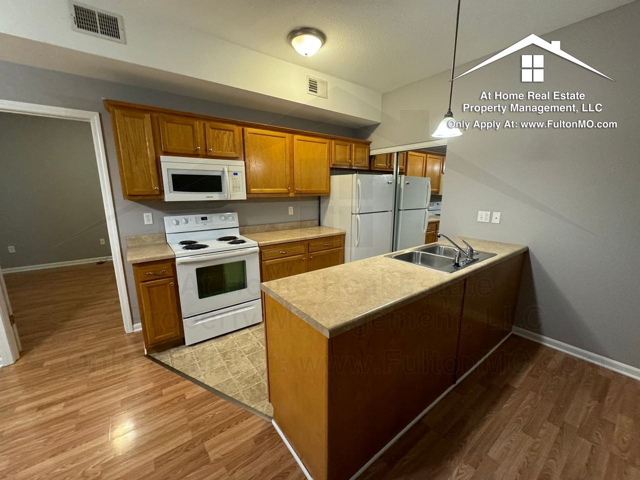 211 N Main St - Photo 5 of 15