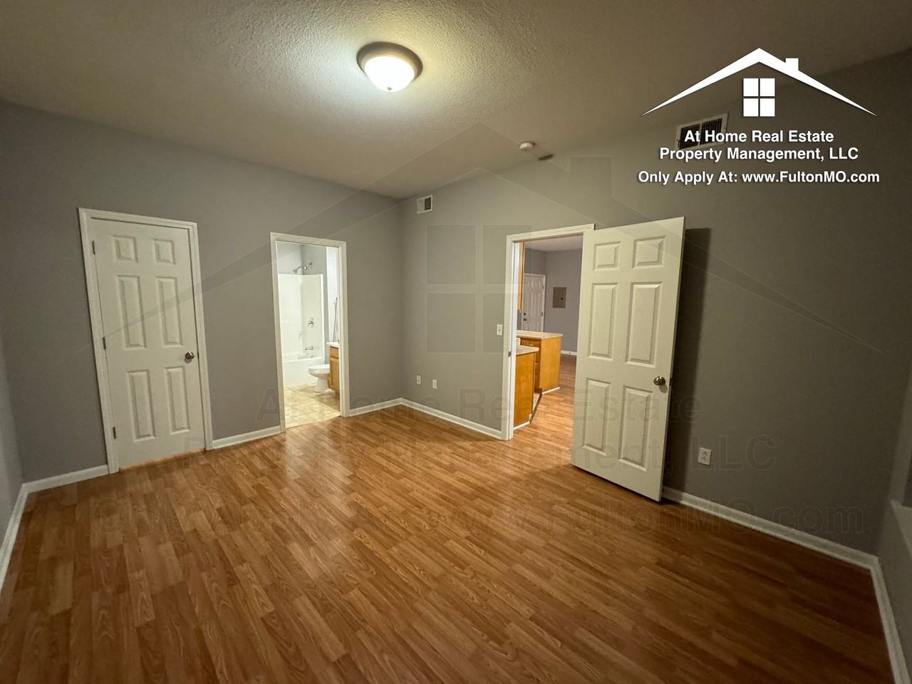 211 N Main St - Photo 7 of 15