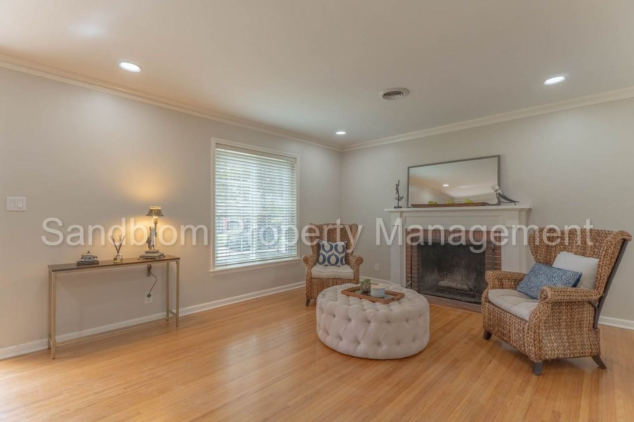 2421 E 18th St - Photo 5 of 20