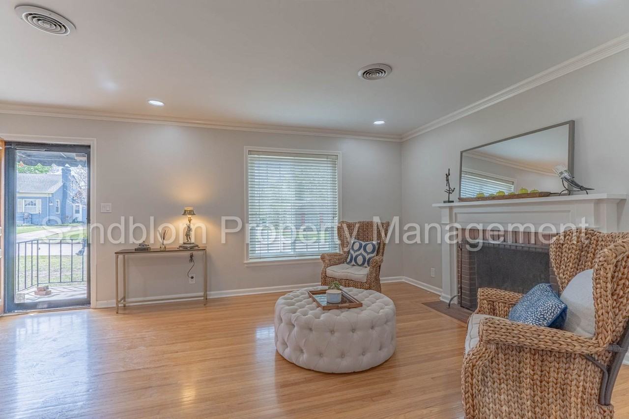 2421 E 18th St - Photo 6 of 20