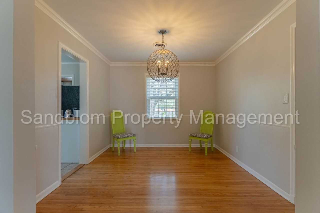 2421 E 18th St - Photo 7 of 20