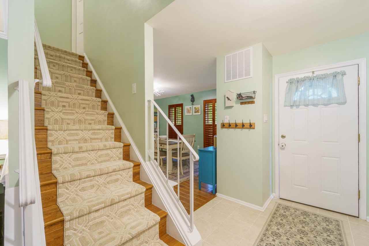 10002 Hemlock Woods Ln - Photo 5 of 36