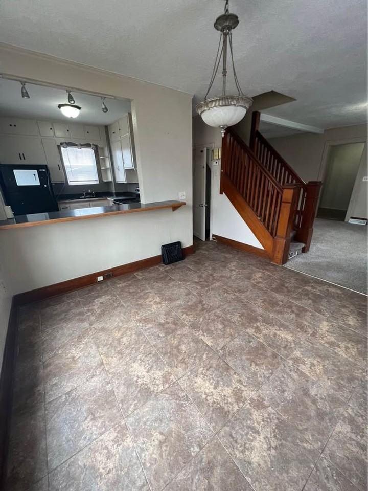 109 10th Ave Sw - Photo 2 of 10