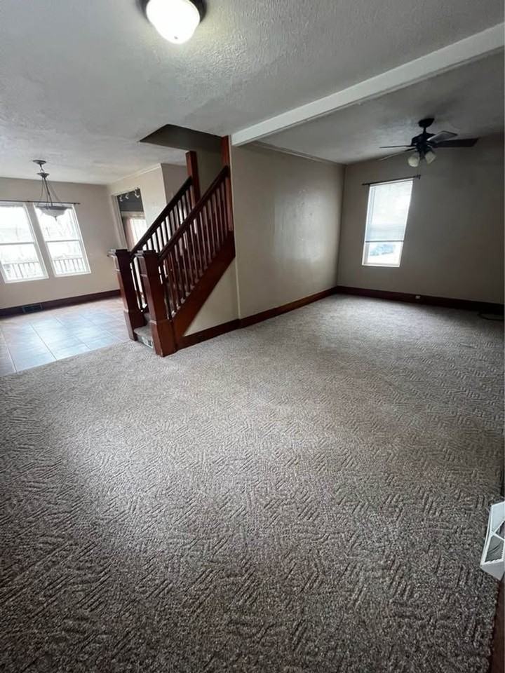 109 10th Ave Sw - Photo 3 of 10