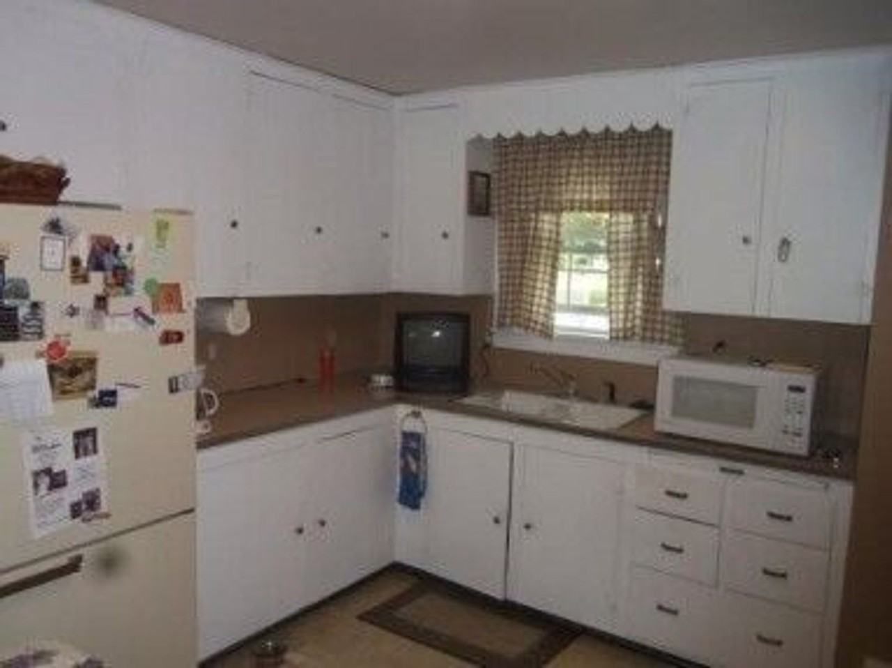 403 W Racine St - Photo 3 of 6