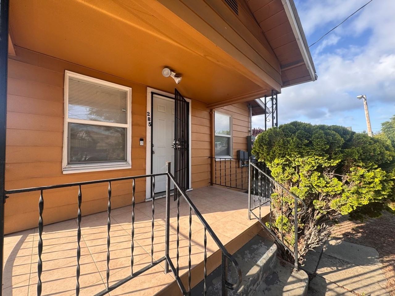 285 Sunset Blvd - Photo 3 of 18