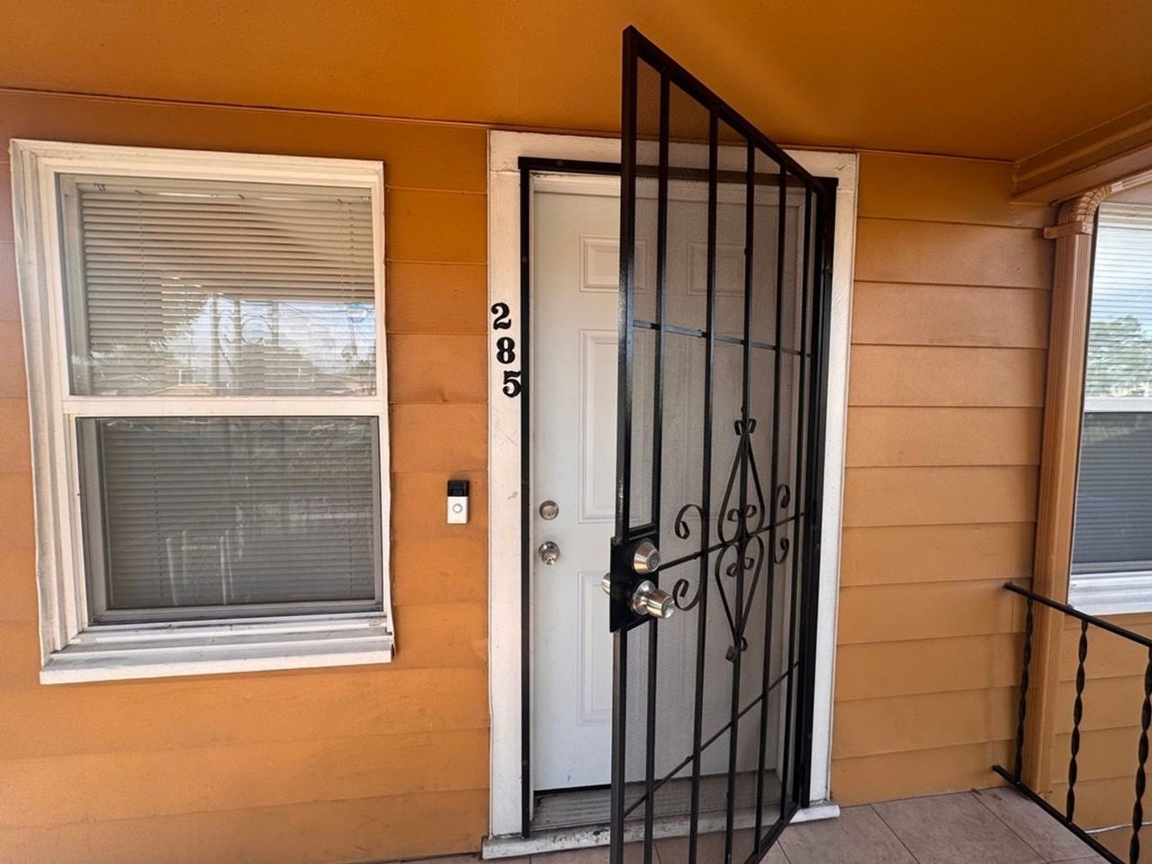 285 Sunset Blvd - Photo 4 of 18