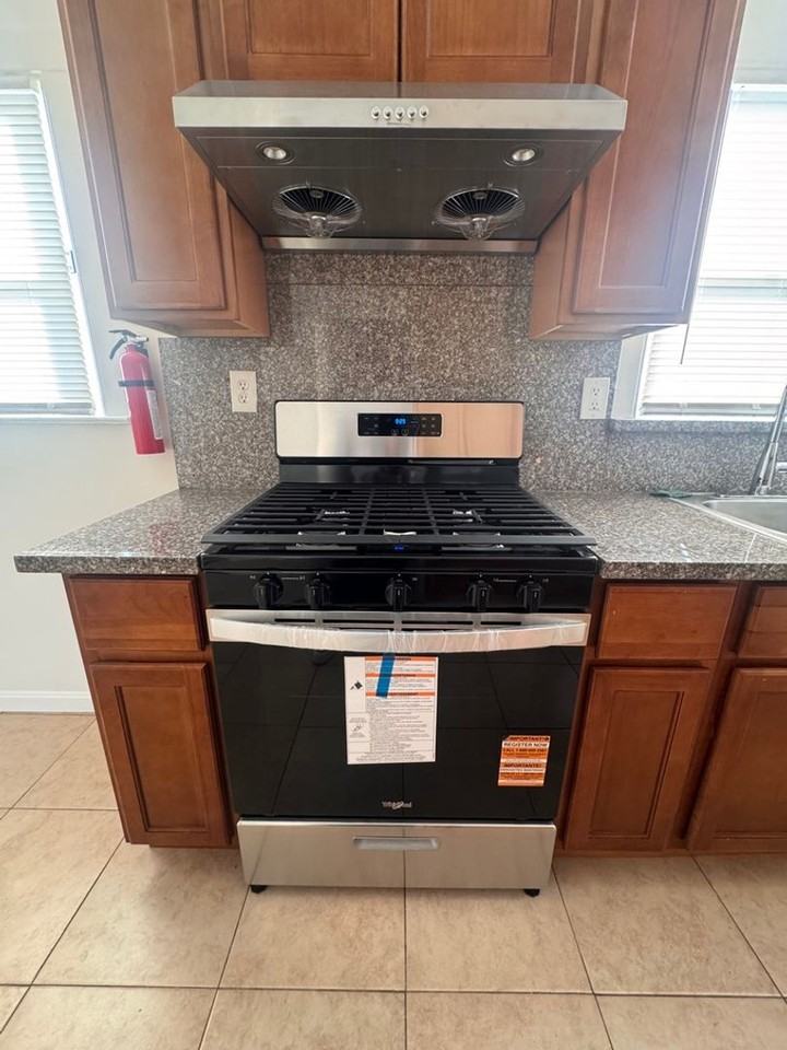 285 Sunset Blvd - Photo 5 of 18