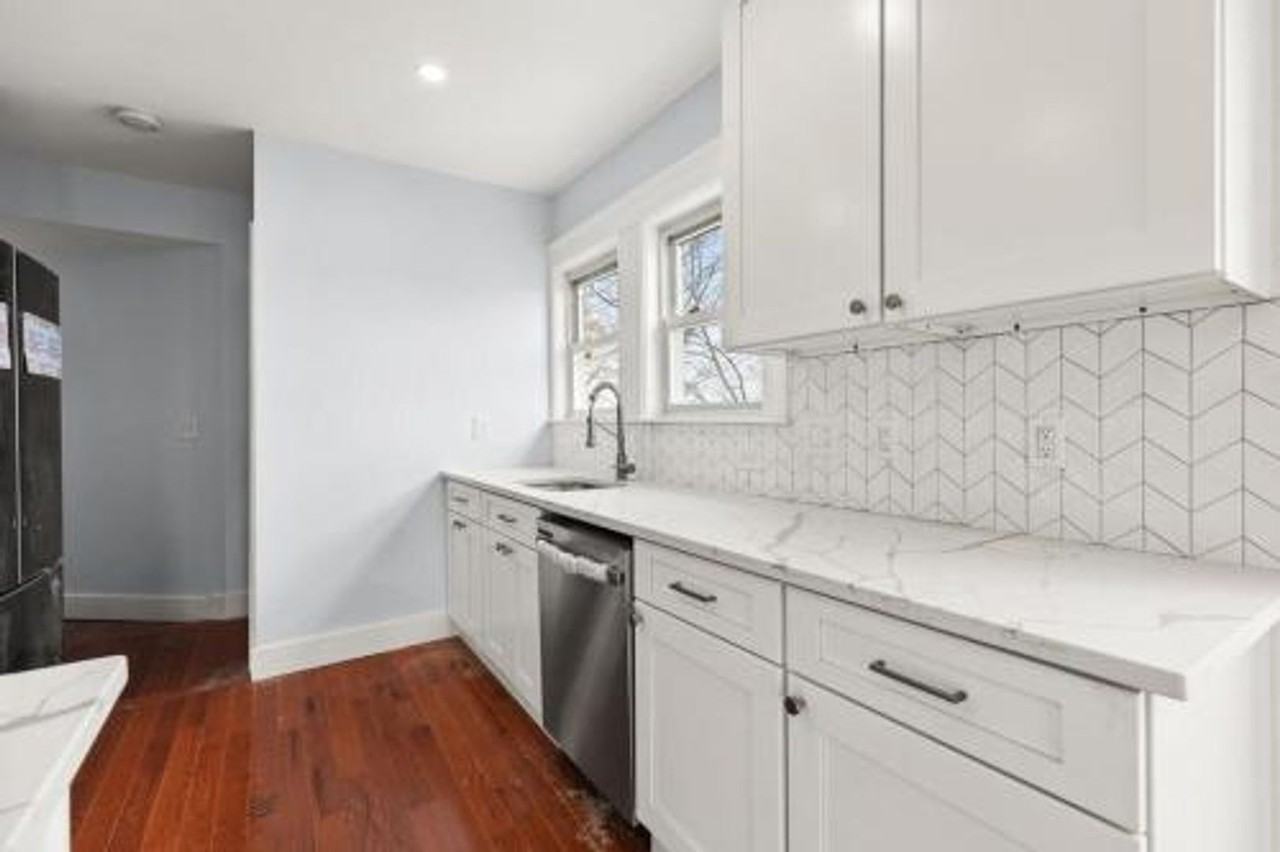 1008 Winthrop Ave - Photo 2 of 18
