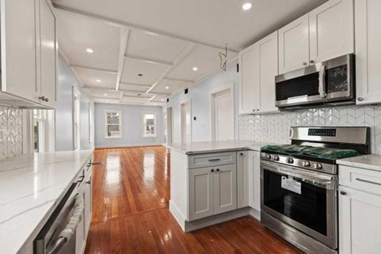 1008 Winthrop Ave - Photo 5 of 18