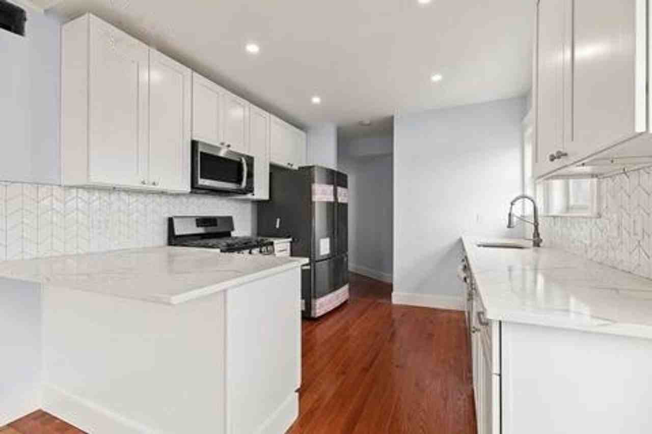 1008 Winthrop Ave - Photo 6 of 18