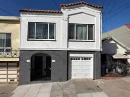 featured image of 1052 Jamestown Ave