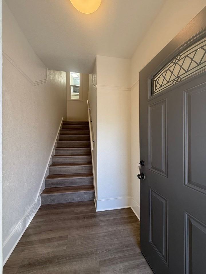 1052 Jamestown Ave - Photo 2 of 13