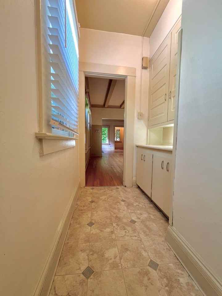 2222 Nw Johnson St - Photo 5 of 19
