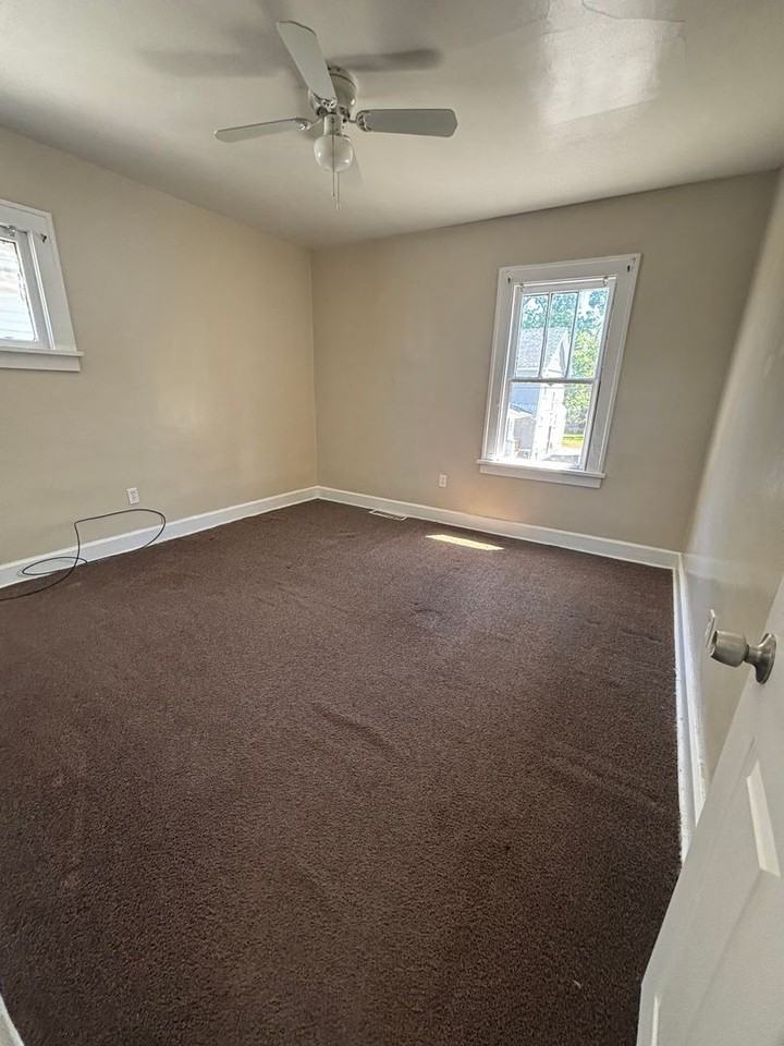 930 E 131st St - Photo 5 of 9
