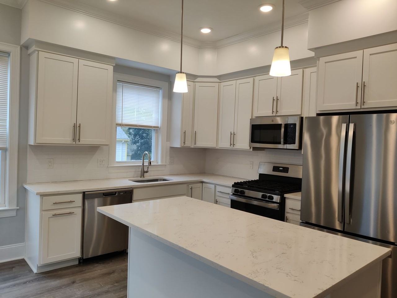 135 Franklin St - Photo 2 of 20