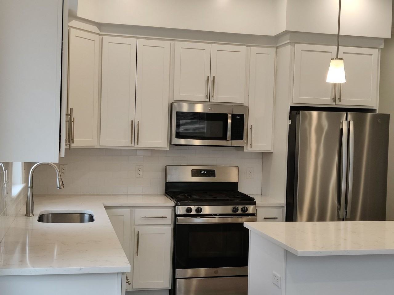 135 Franklin St - Photo 6 of 20