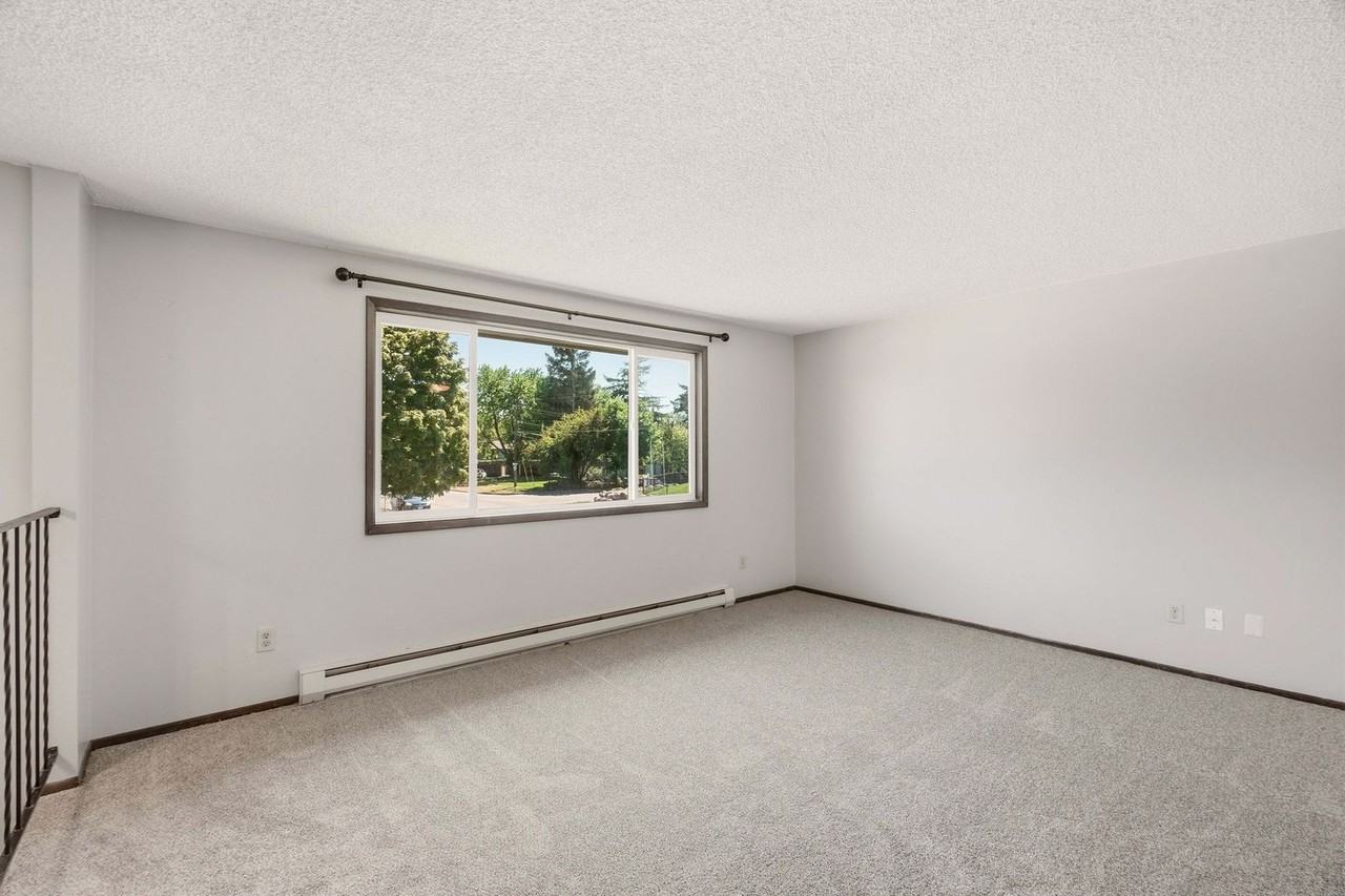 2705 N Robie Ct - Photo 3 of 34