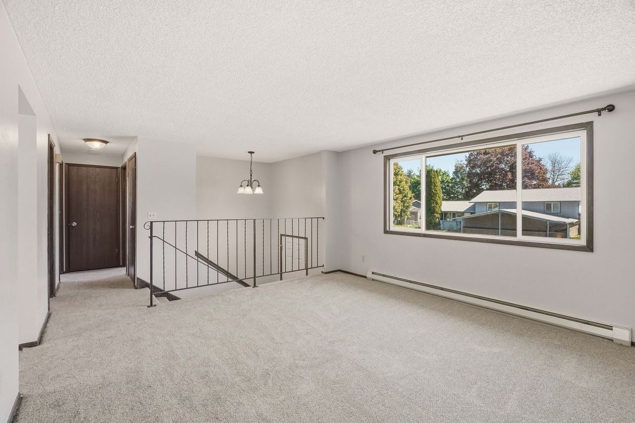 2705 N Robie Ct - Photo 4 of 34