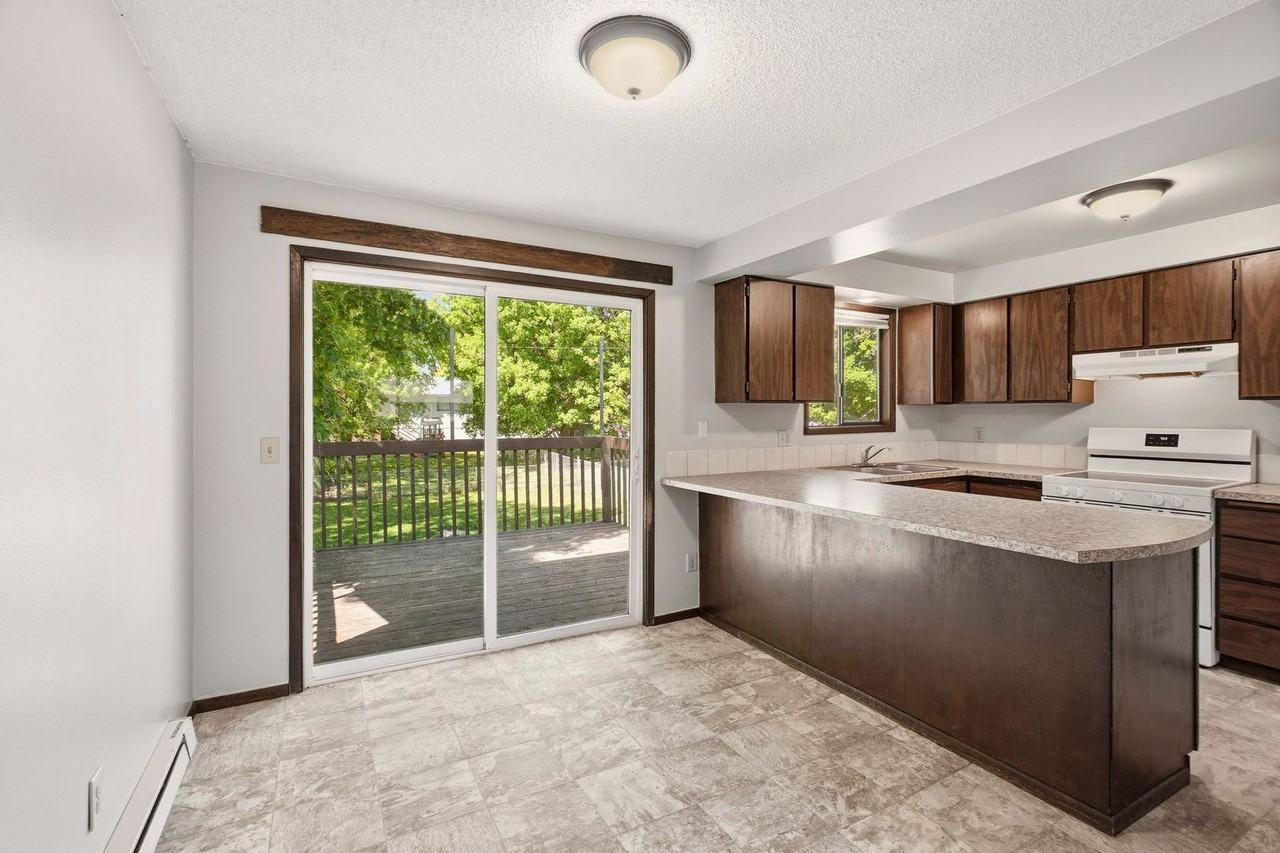 2705 N Robie Ct - Photo 6 of 34