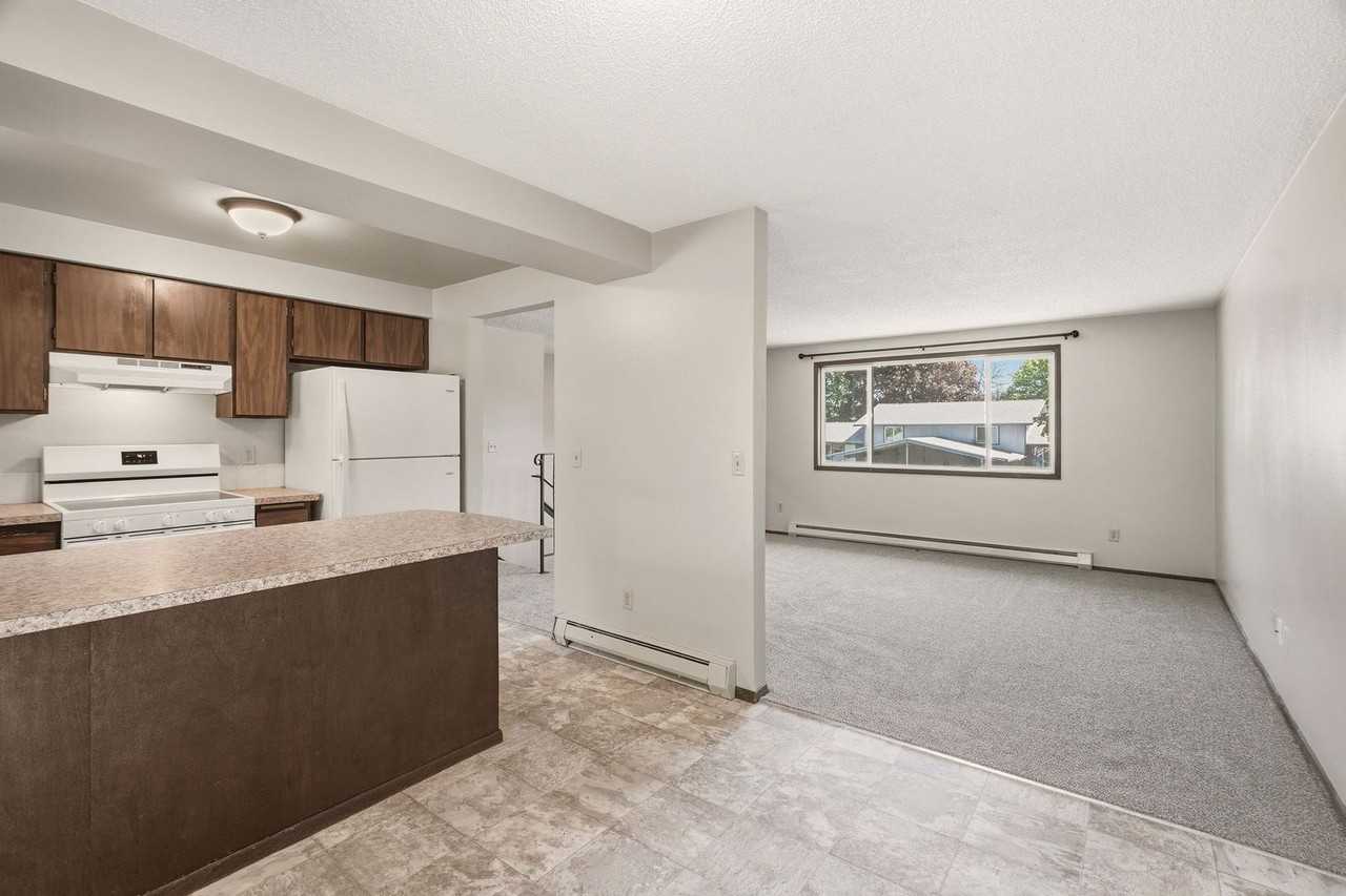 2705 N Robie Ct - Photo 7 of 34