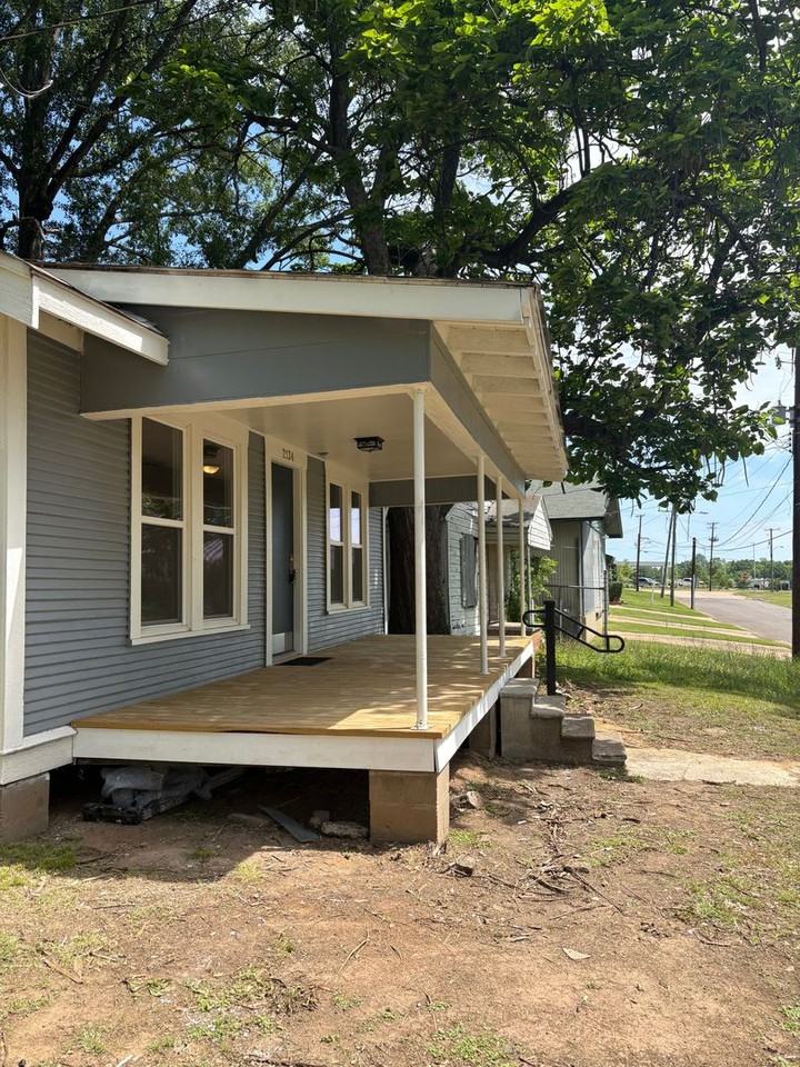 2134 Queens Hwy - Photo 4 of 23