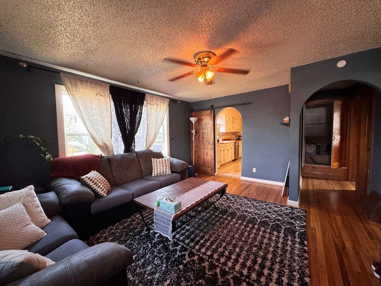 630 E 10th St - Photo 2 of 14