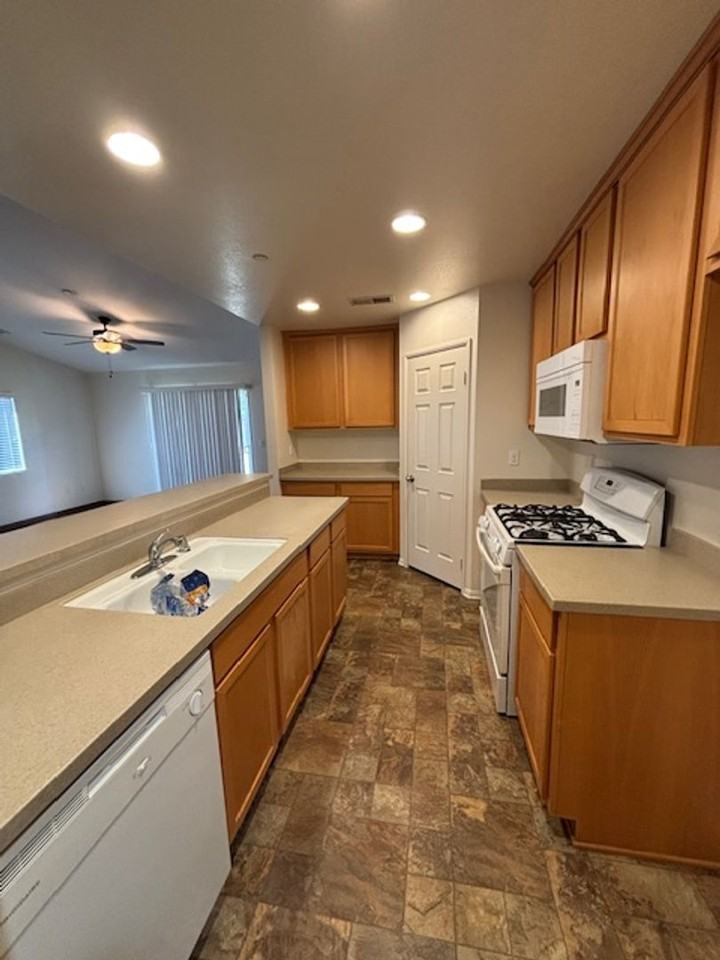 1049 Spud Moreno St - Photo 5 of 12