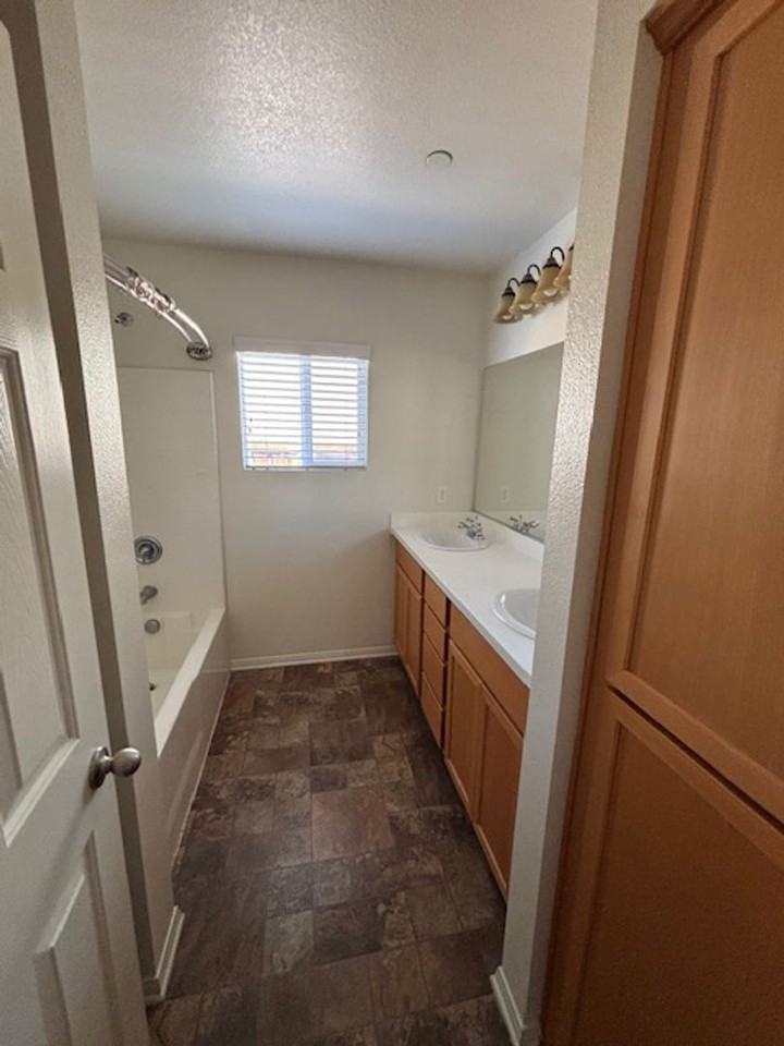 1049 Spud Moreno St - Photo 7 of 12