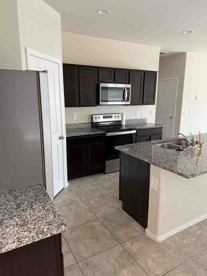 1831 W Broadway Ave - Photo 2 of 31