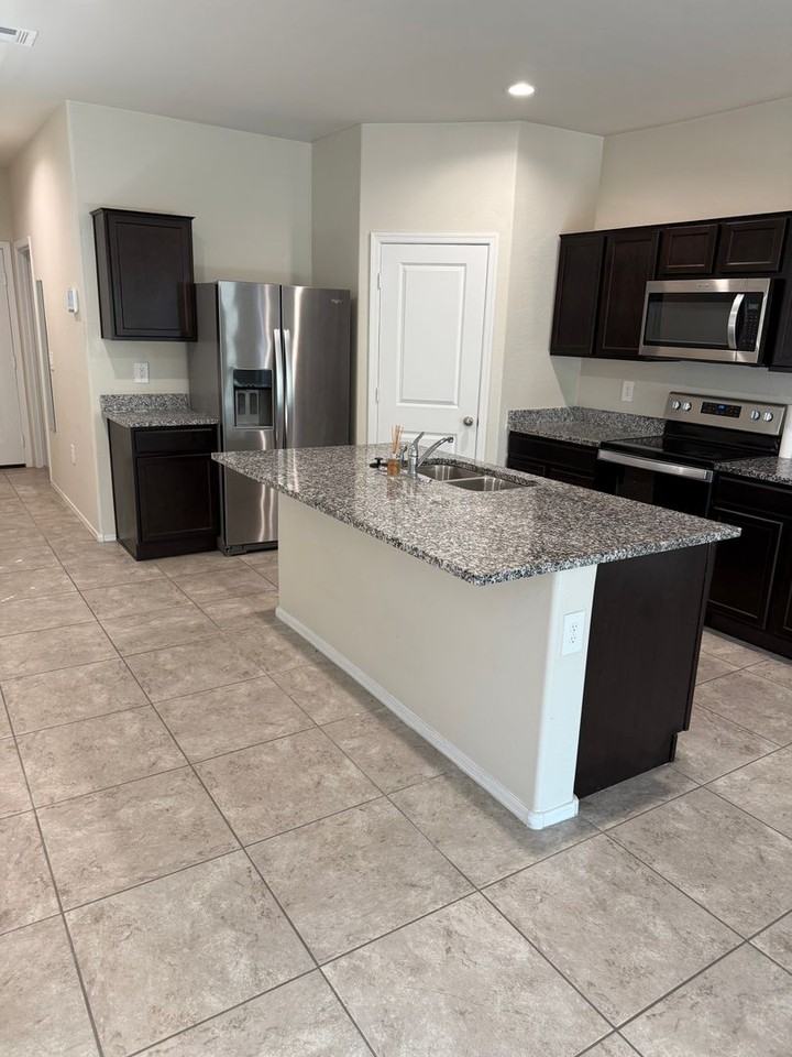1831 W Broadway Ave - Photo 4 of 31