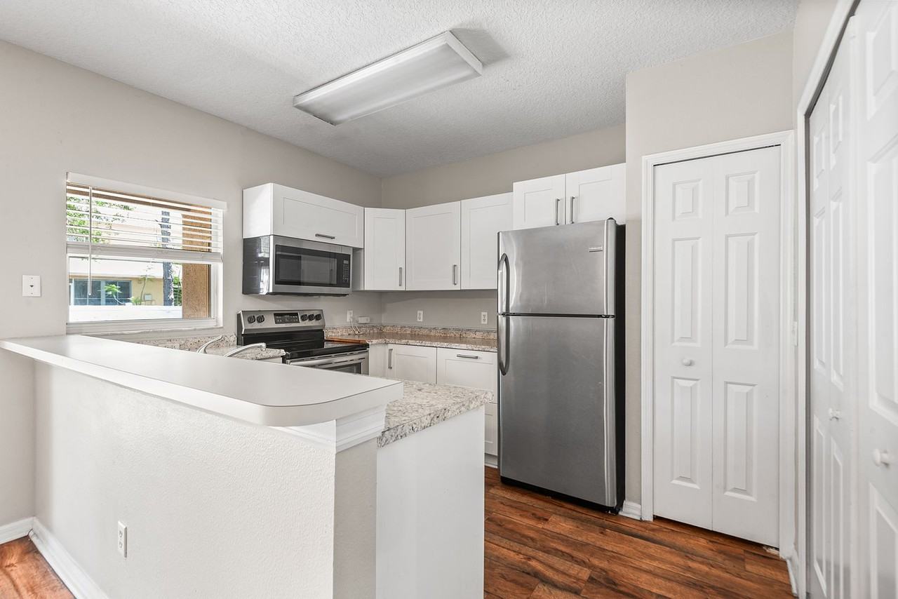 1304 Denman Ct - Photo 4 of 16