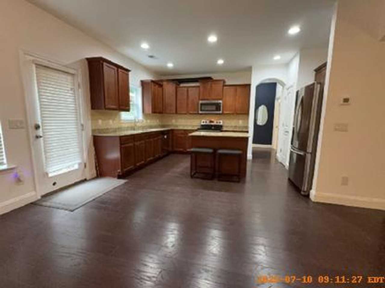120 Tolbert St - Photo 4 of 19