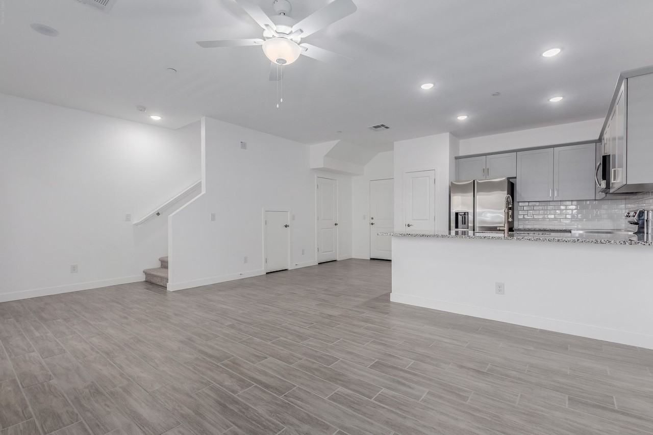 1318 S 105th Pl - Photo 5 of 28