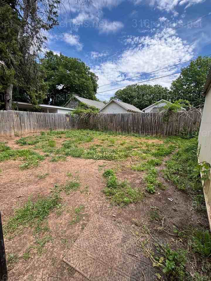 610 Houser Dr - Photo 3 of 15