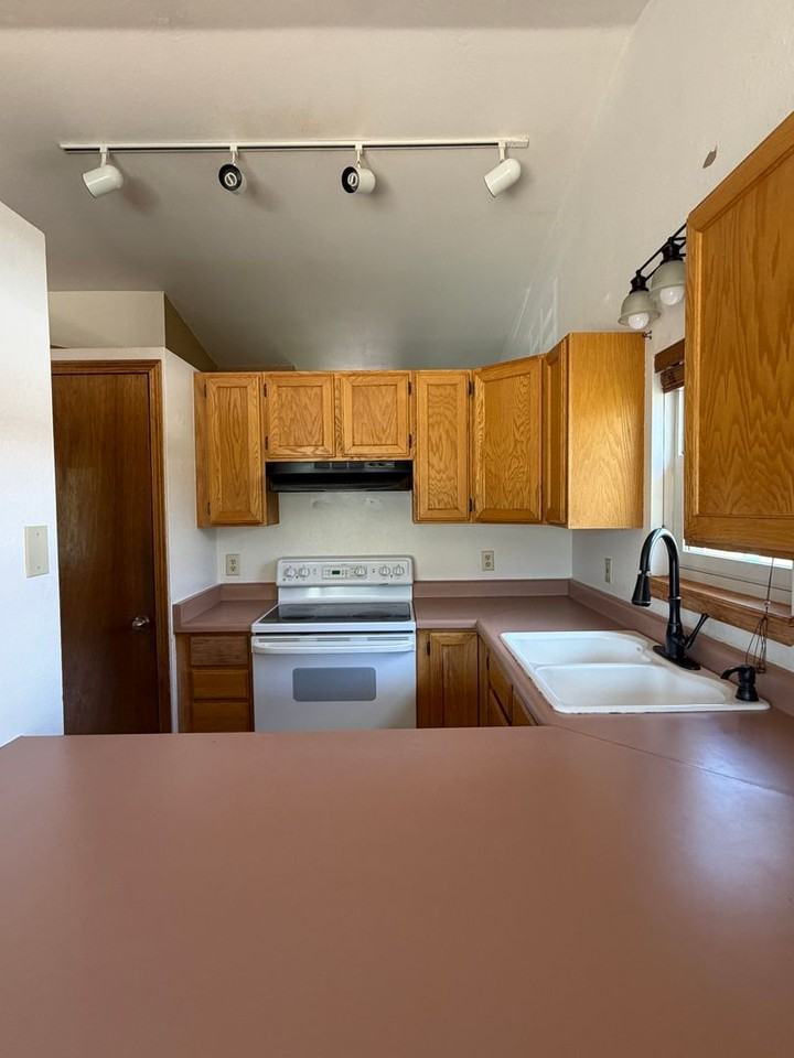 3114 Hager Ln - Photo 3 of 15