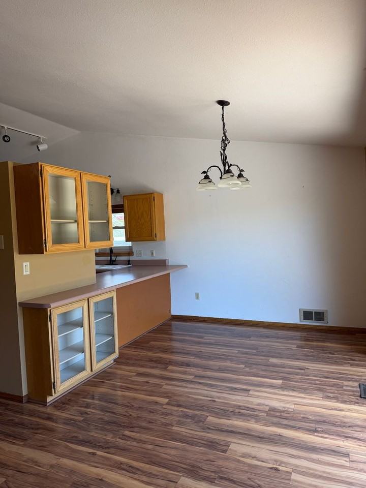 3114 Hager Ln - Photo 4 of 15