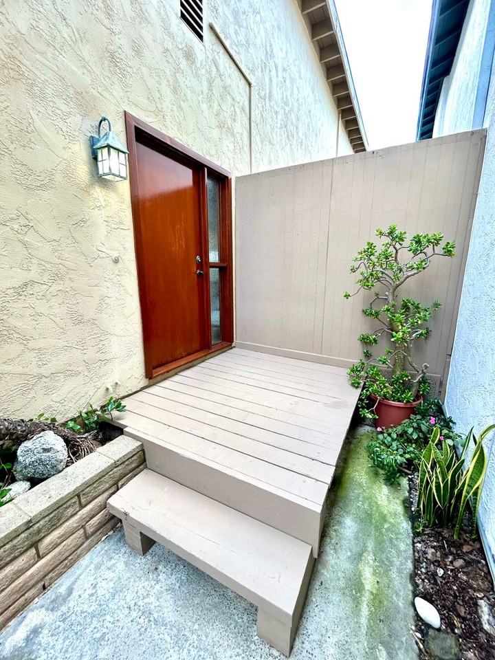 2461 Geranium St - Photo 2 of 34
