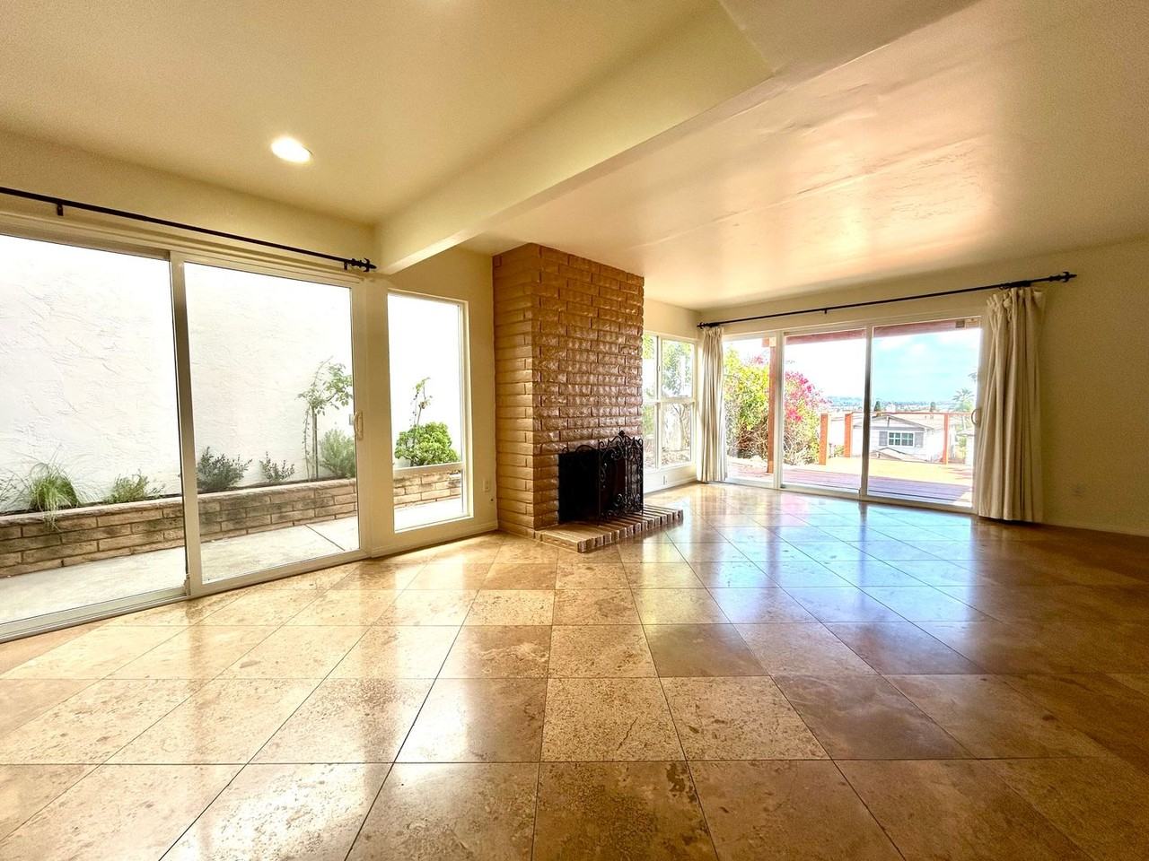 2461 Geranium St - Photo 3 of 34