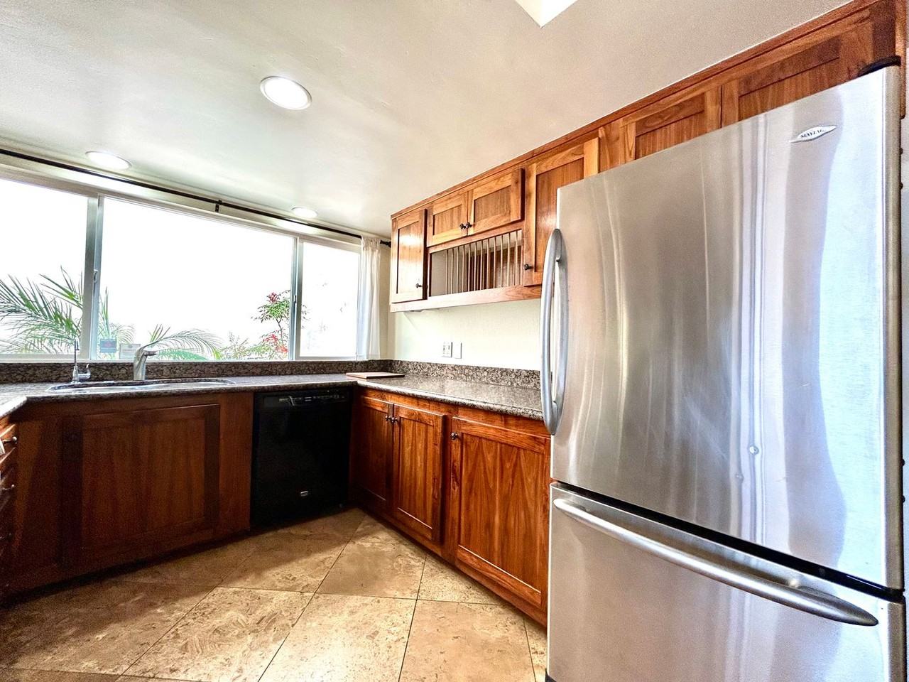 2461 Geranium St - Photo 6 of 34