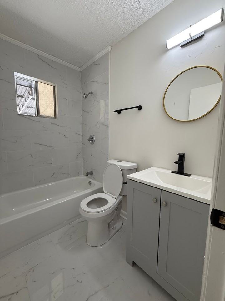 1556 Gibson St - Photo 2 of 20