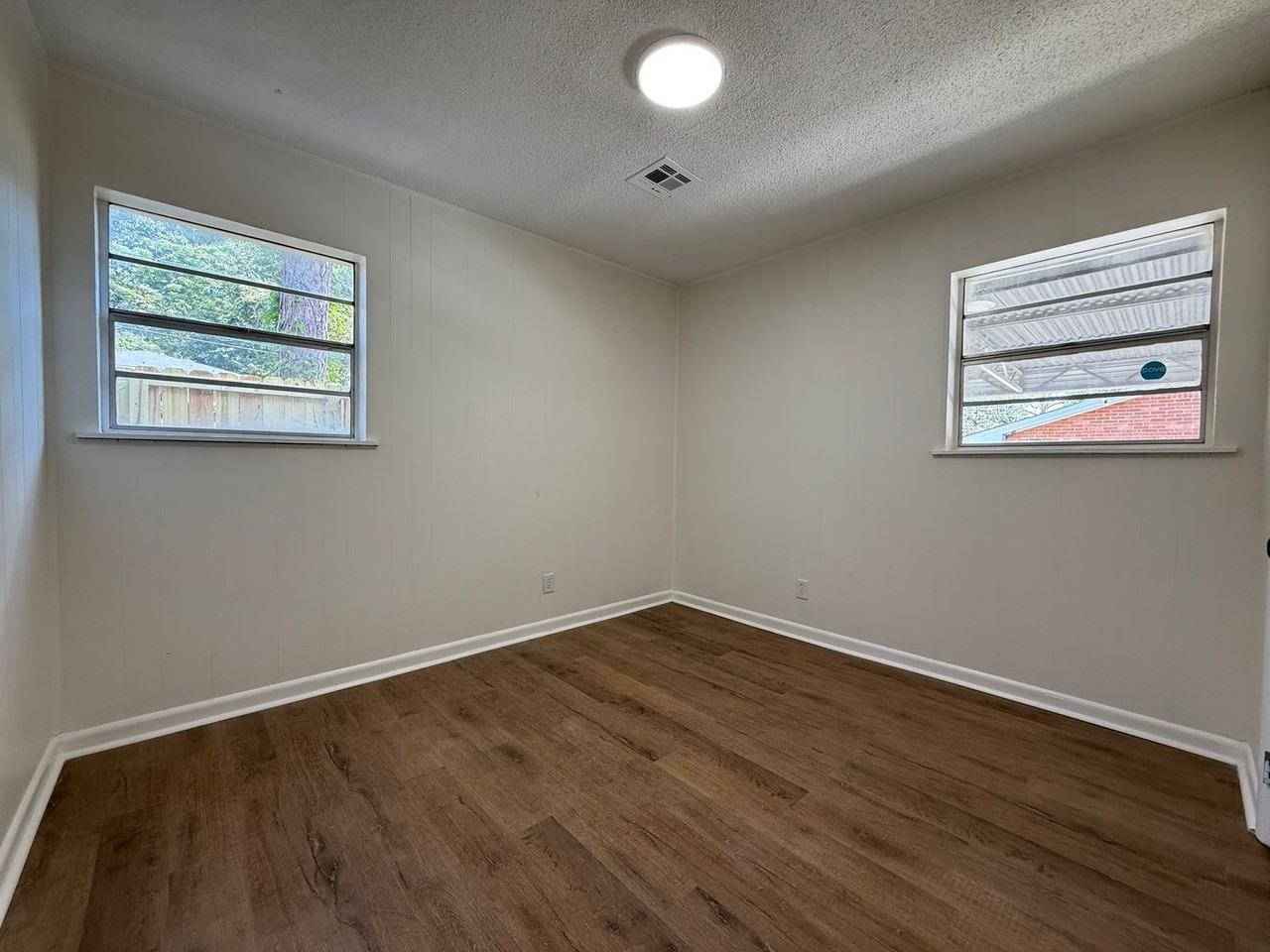 1556 Gibson St - Photo 7 of 20
