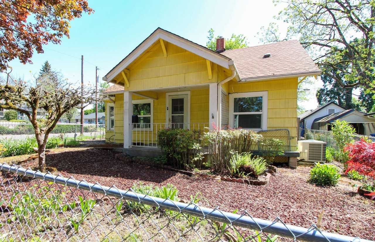310 16th St Se - Photo 2 of 37