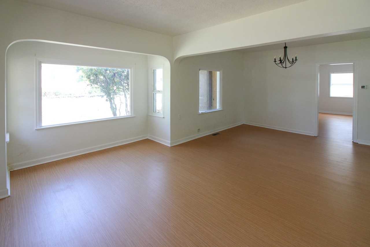 310 16th St Se - Photo 4 of 37