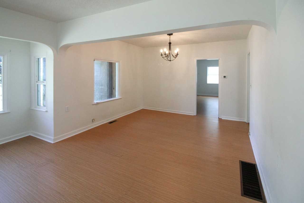 310 16th St Se - Photo 5 of 37