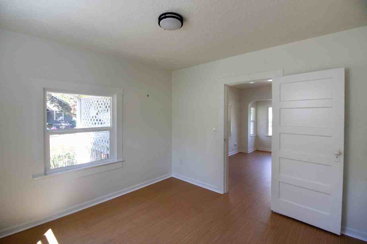310 16th St Se - Photo 6 of 37
