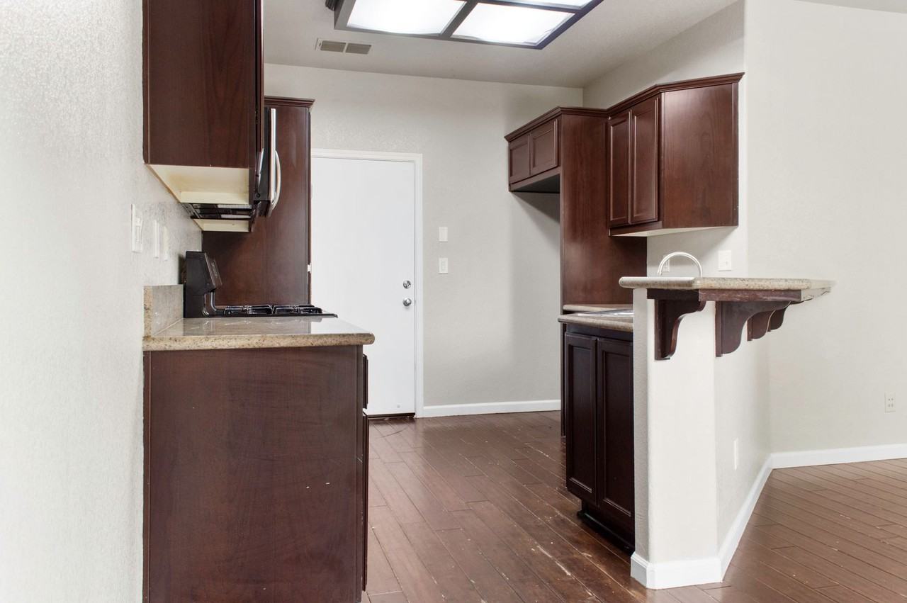 3249 Torrance Ave - Photo 7 of 38