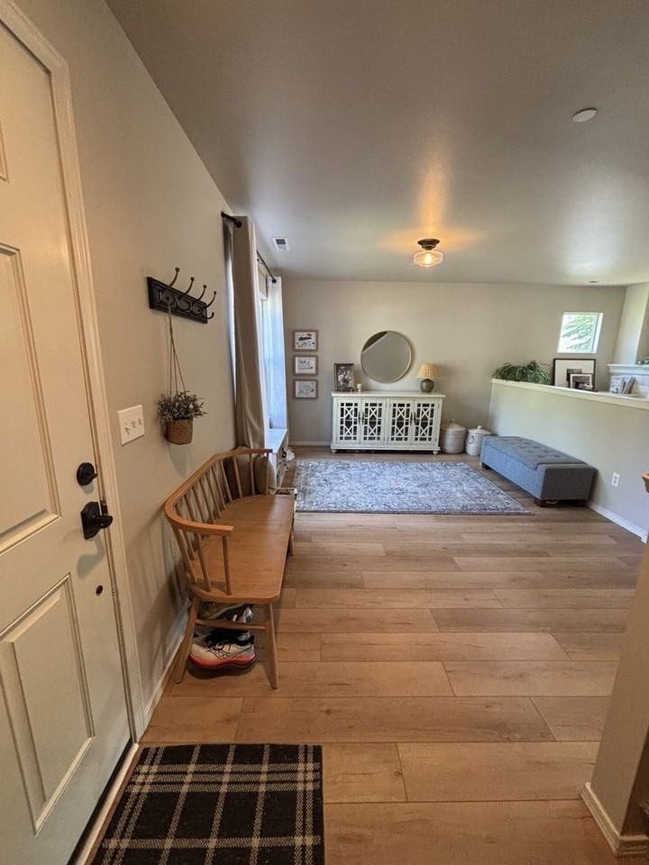1319 Hudson St - Photo 2 of 20