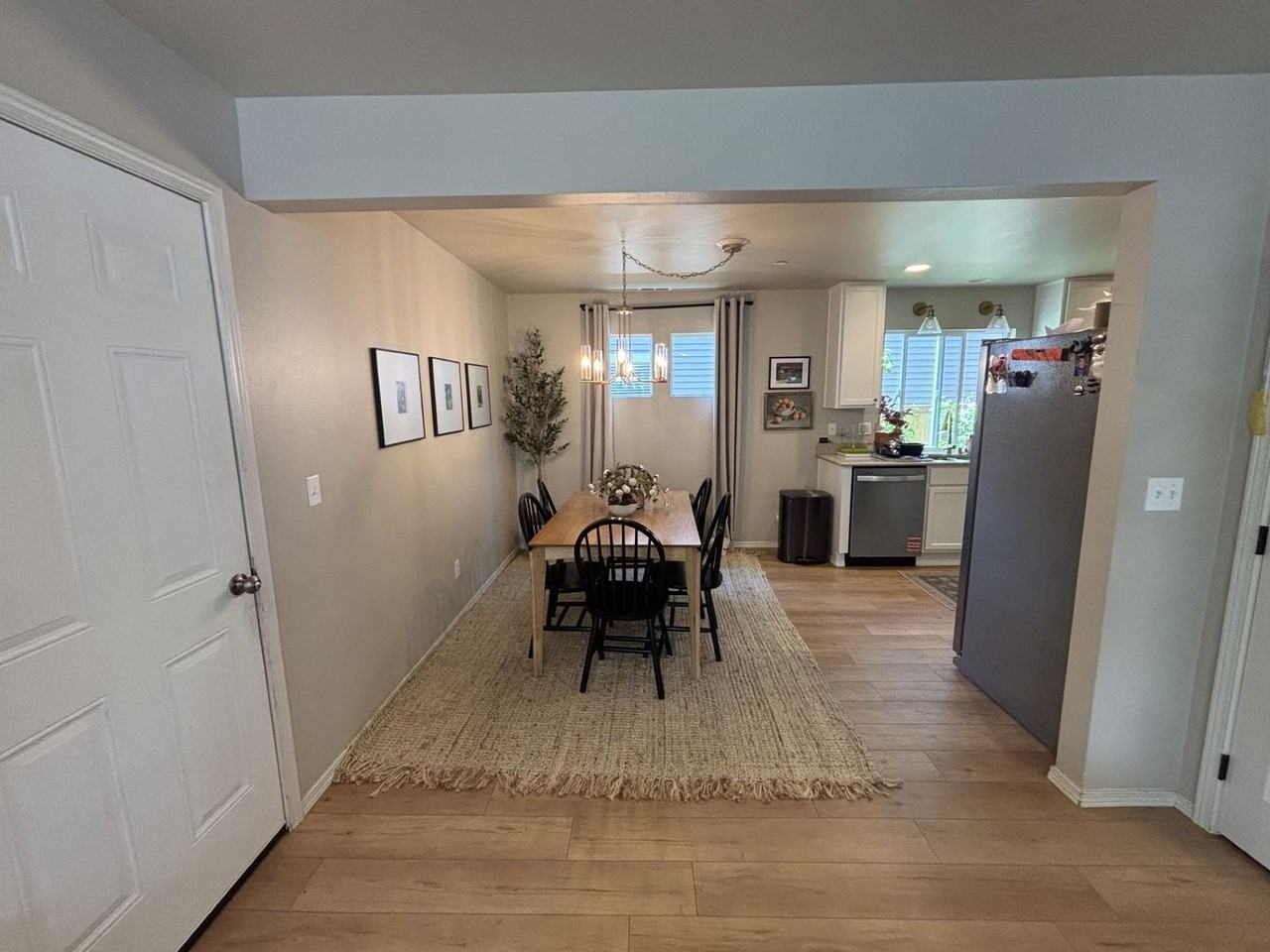 1319 Hudson St - Photo 5 of 20