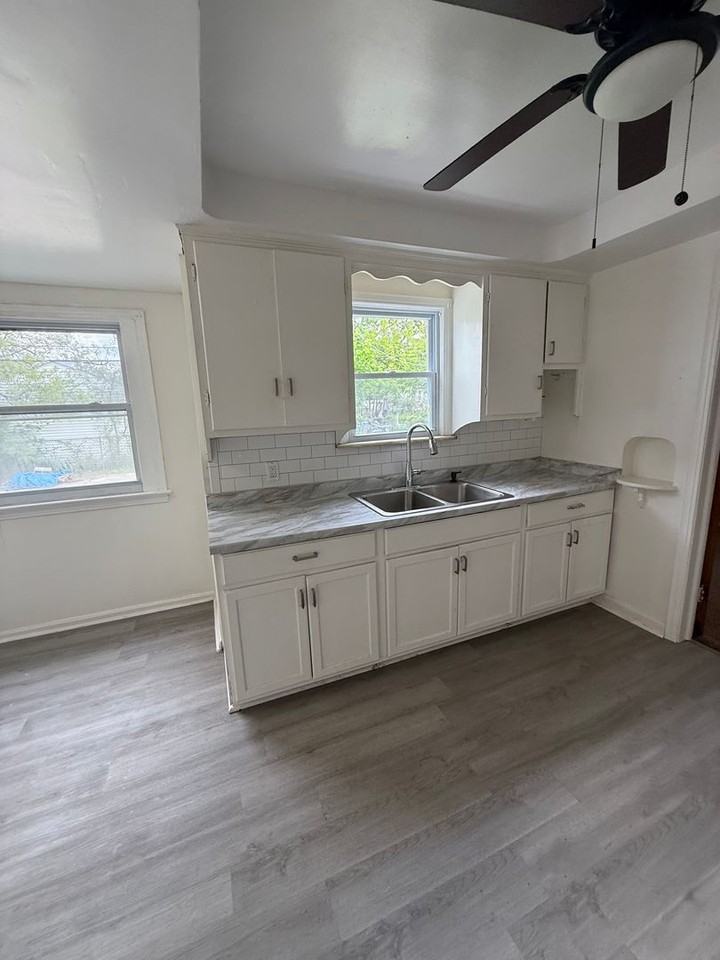 16115 Delrey Ave - Photo 2 of 8